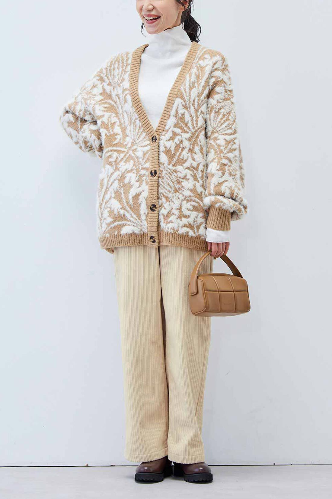 Live in  comfort|リブ イン コンフォート 軽やかなはき心地でキレイ見え！ ぬくぬくしあわせな裏ボアライトコーデュロイパンツ