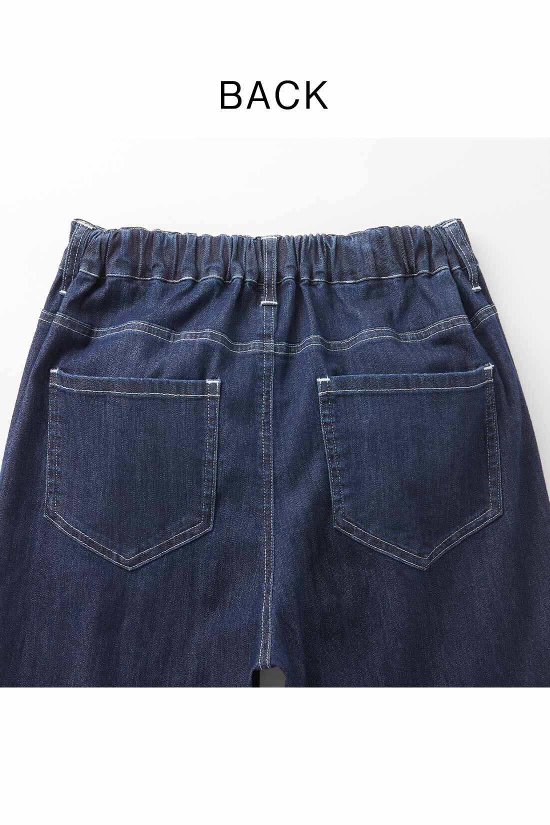 Live in  comfort|リブ イン コンフォート   暑い日も涼やかで心地いい！ すっきりちょうどいいデニムパンツ〈ダークブルー〉|ウエストはゴム仕様ながら、ベルトループやヒップポケットなどのディテールは本格的。