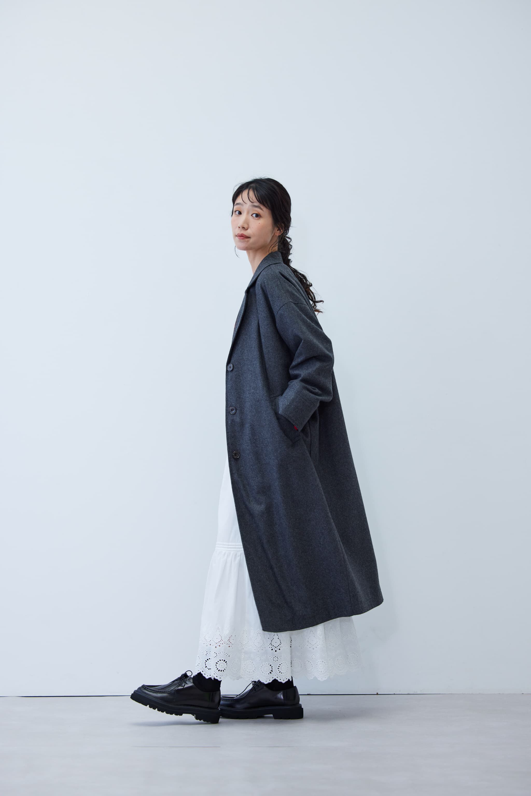 Live in  comfort|リブ　イン　コンフォート　長く愛せる　ウール混素材の上品ロングコート〈チャコールグレー〉