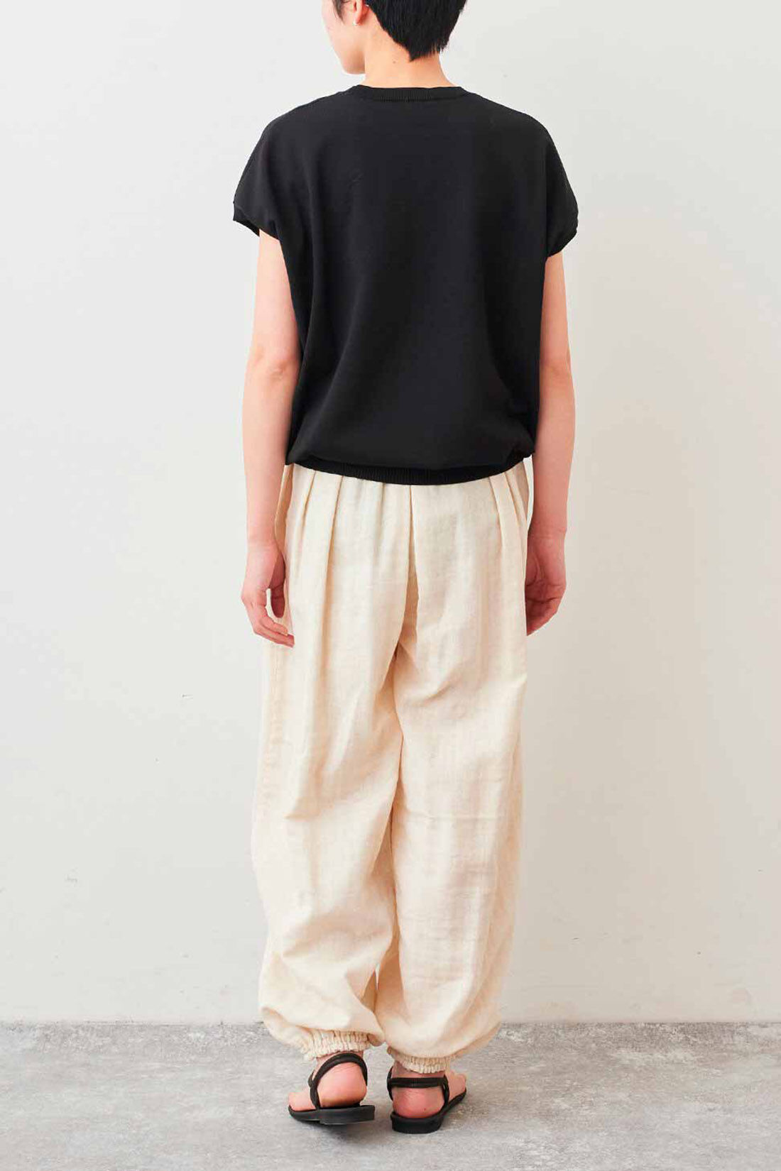 Live in  comfort|リブ イン コンフォート　まあるいシルエットのしっかりサマーニット〈ブラック〉