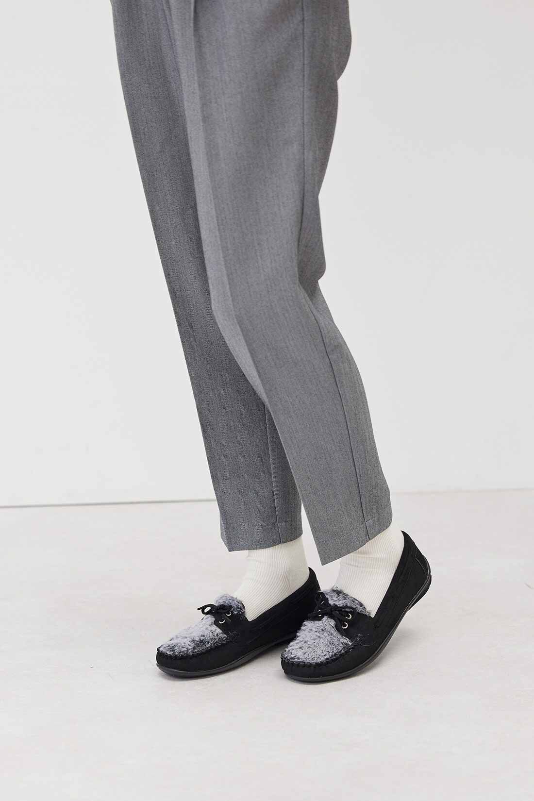 Live in  comfort|リブ イン コンフォート　ふかふか中敷きで歩き心地らくちんな エコファー遣いのモカシンシューズ〈ブラック〉