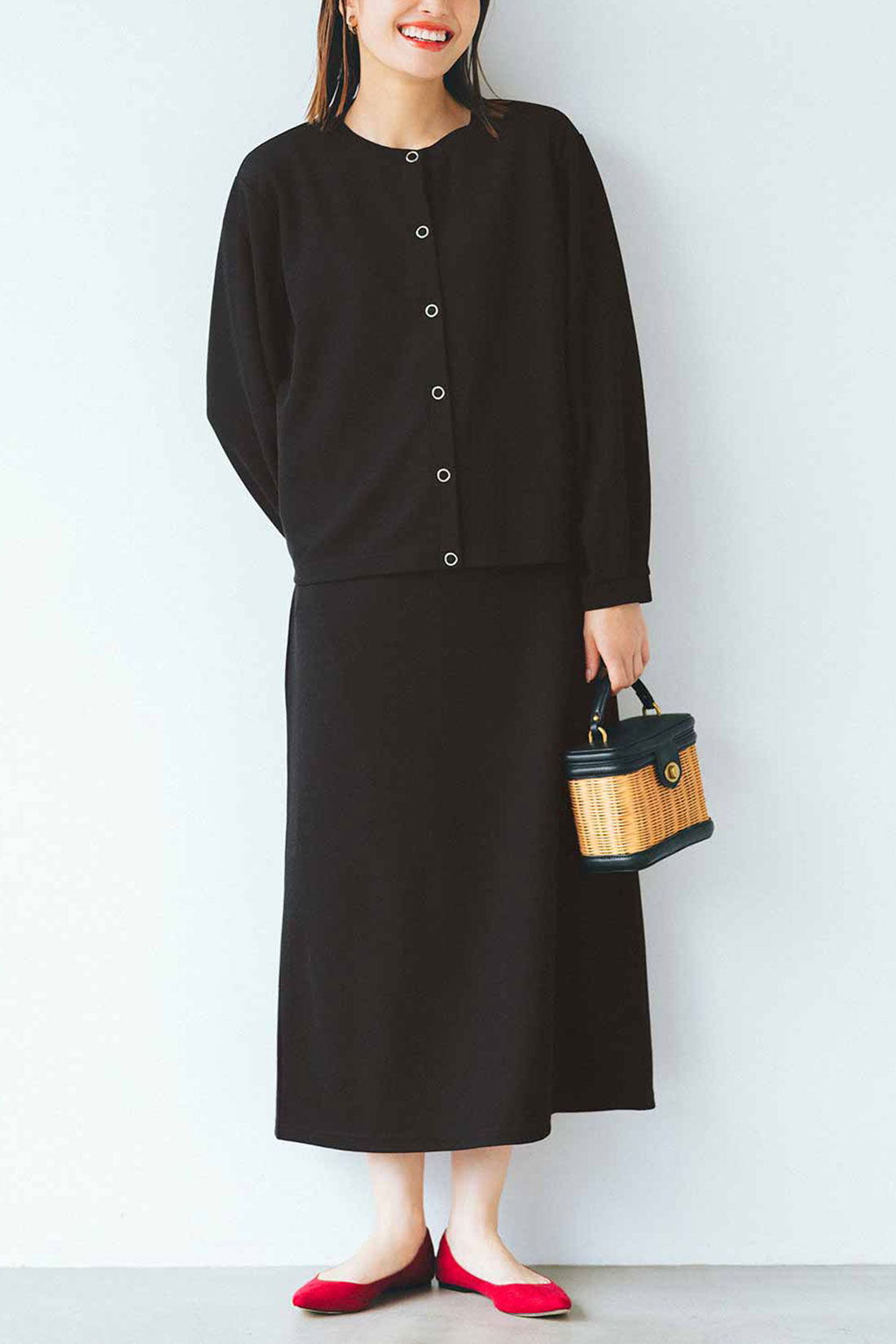 Live in  comfort|リブ イン コンフォート きちんと見えをお約束 カットソーのカーディガンとワンピースのセット〈ブラック〉