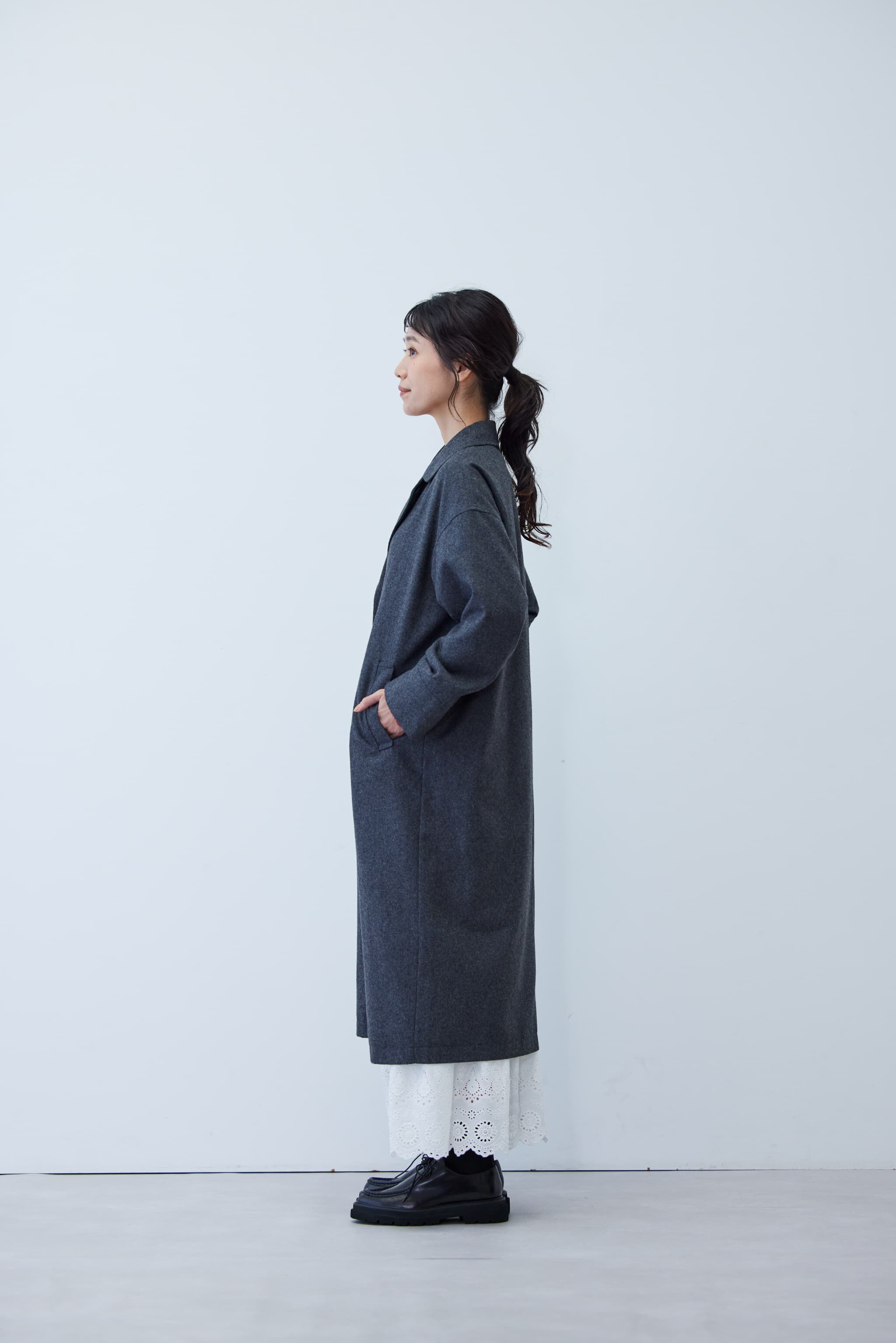Live in  comfort|リブ　イン　コンフォート　長く愛せる　ウール混素材の上品ロングコート〈チャコールグレー〉