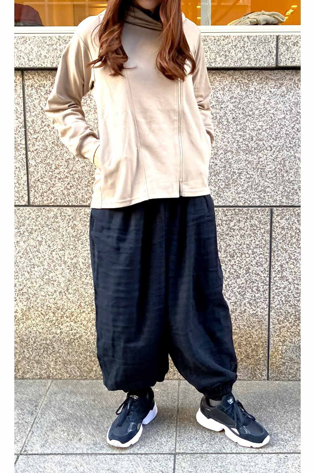 Live in  comfort|リブ イン コンフォート　肌に当たる裏側は綿１００％！風合いのいい麻混ダブルガーゼのぽんわりパンツ〈ベージュ〉