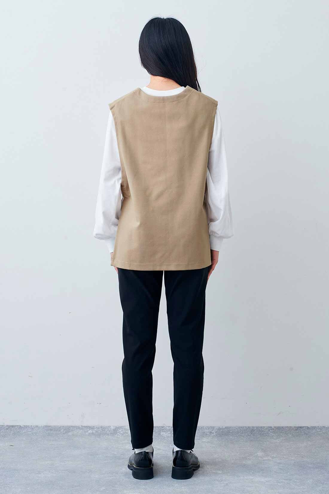 Live in  comfort|リブ イン コンフォート きちんと見えして着心地らくちんな カットソーベスト＆ロングTシャツセット〈ベージュ×オフホワイト〉