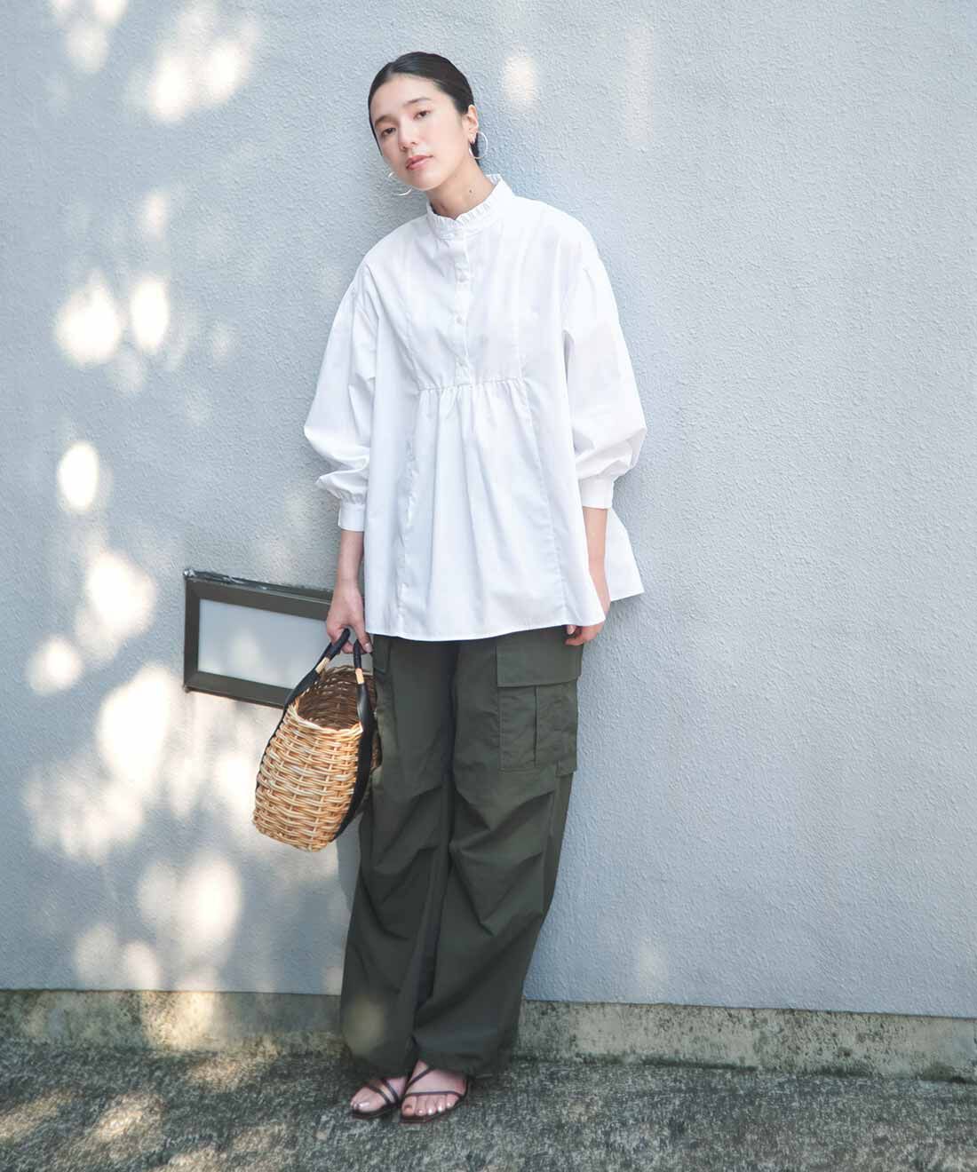 Live in  comfort|リブ イン コンフォート 重ね着にちょうどいい 華やぎ首もとフリルブラウス〈ホワイト〉