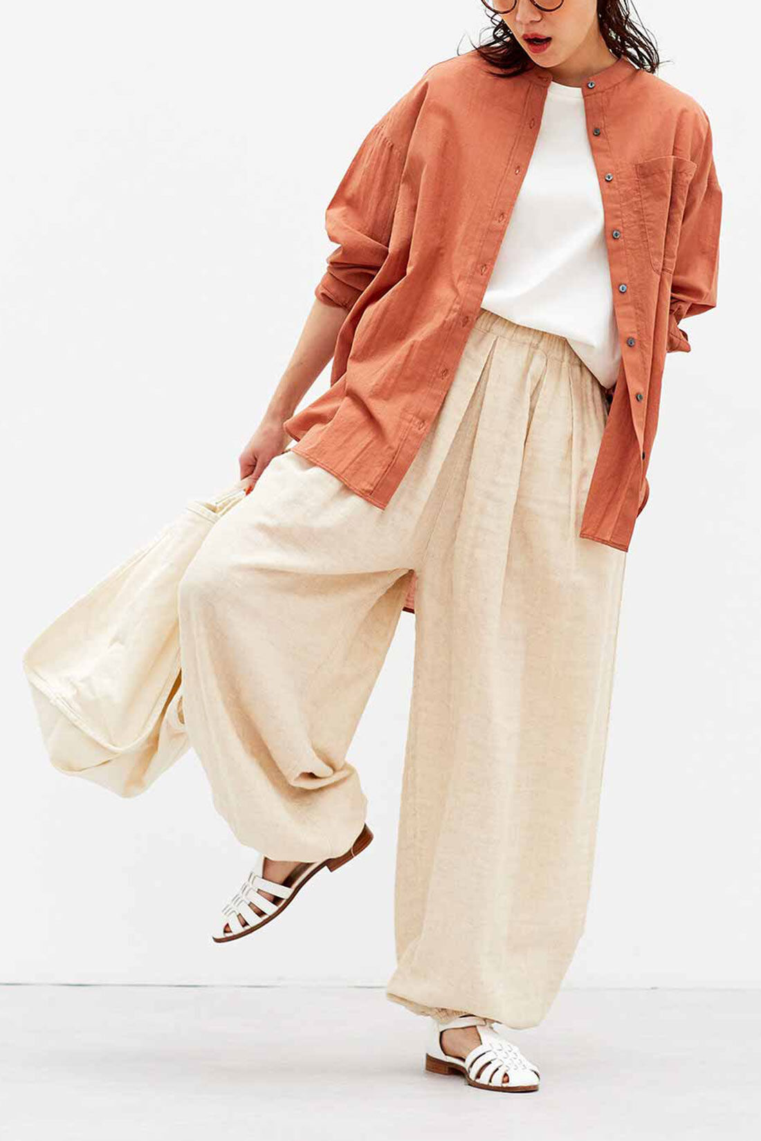 Live in  comfort|リブ イン コンフォート　肌に当たる裏側は綿１００％！風合いのいい麻混ダブルガーゼのぽんわりパンツ〈ベージュ〉