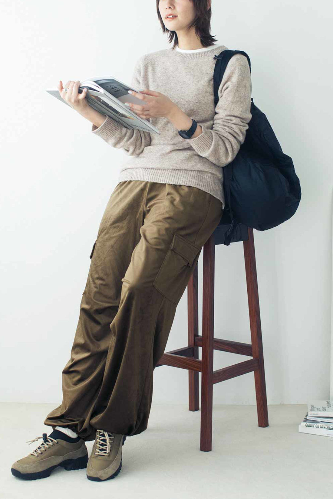Live in  comfort|リブ イン コンフォート　はき心地やわらか 上品艶ベロアのパラシュートパンツ〈モカ〉