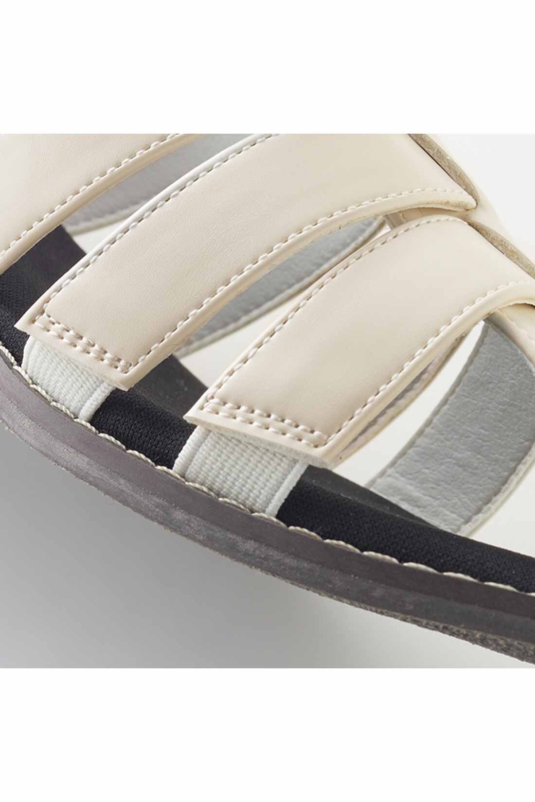 Live in  comfort|リブ イン コンフォート 甲をすっぽり覆って歩きやすい 大人グルカサンダル 〈アイボリー〉|内側の甲部分とソールの間にゴムを忍ばせて、甲高幅広さんもらくちん。歩いたときのフィット感もやさしい。