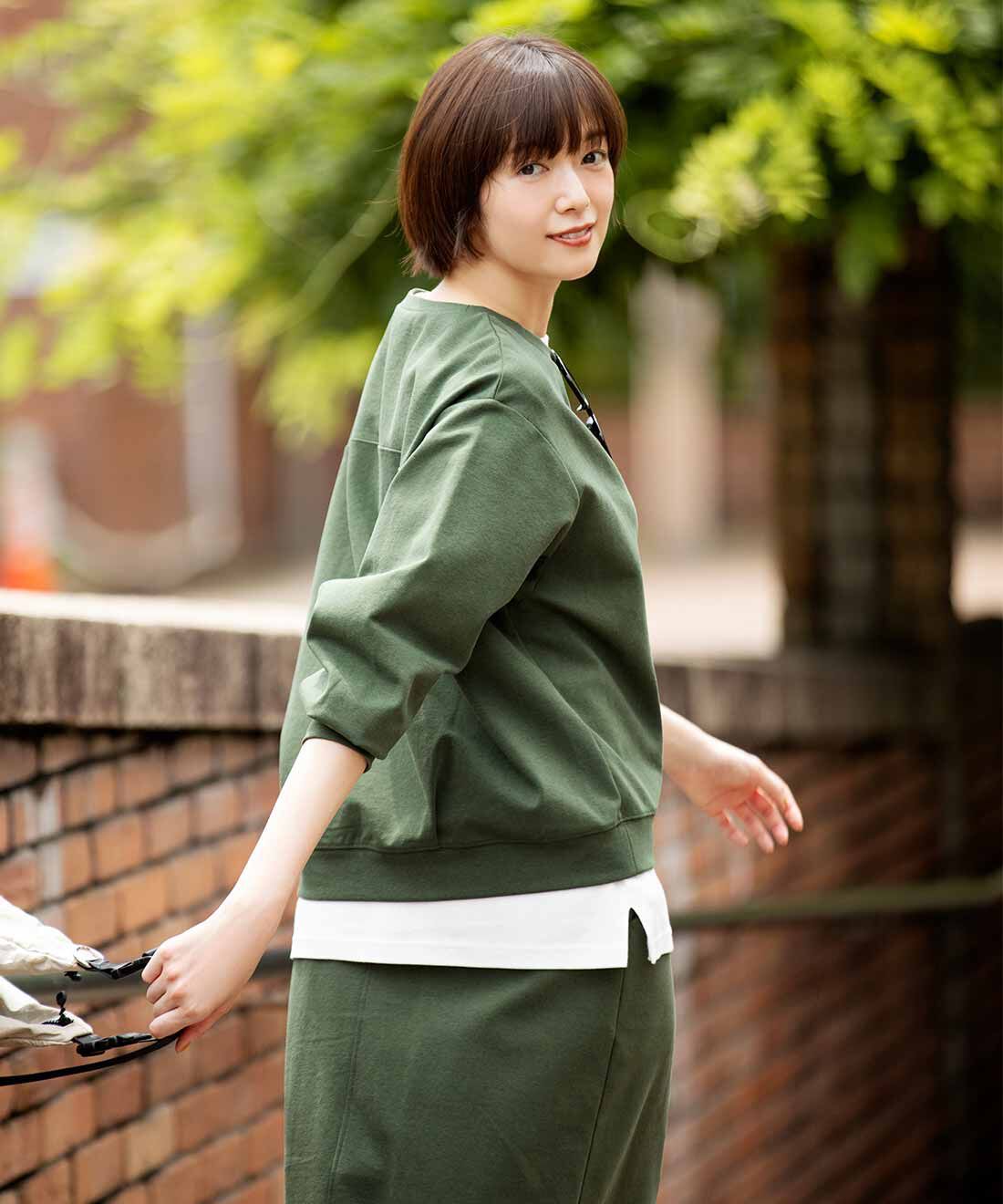 リブ イン コンフォート くぼっち★とコラボ ハリ感＆伸びる素材できれい見えする カットソーセットアップ〈アンティークブラック〉