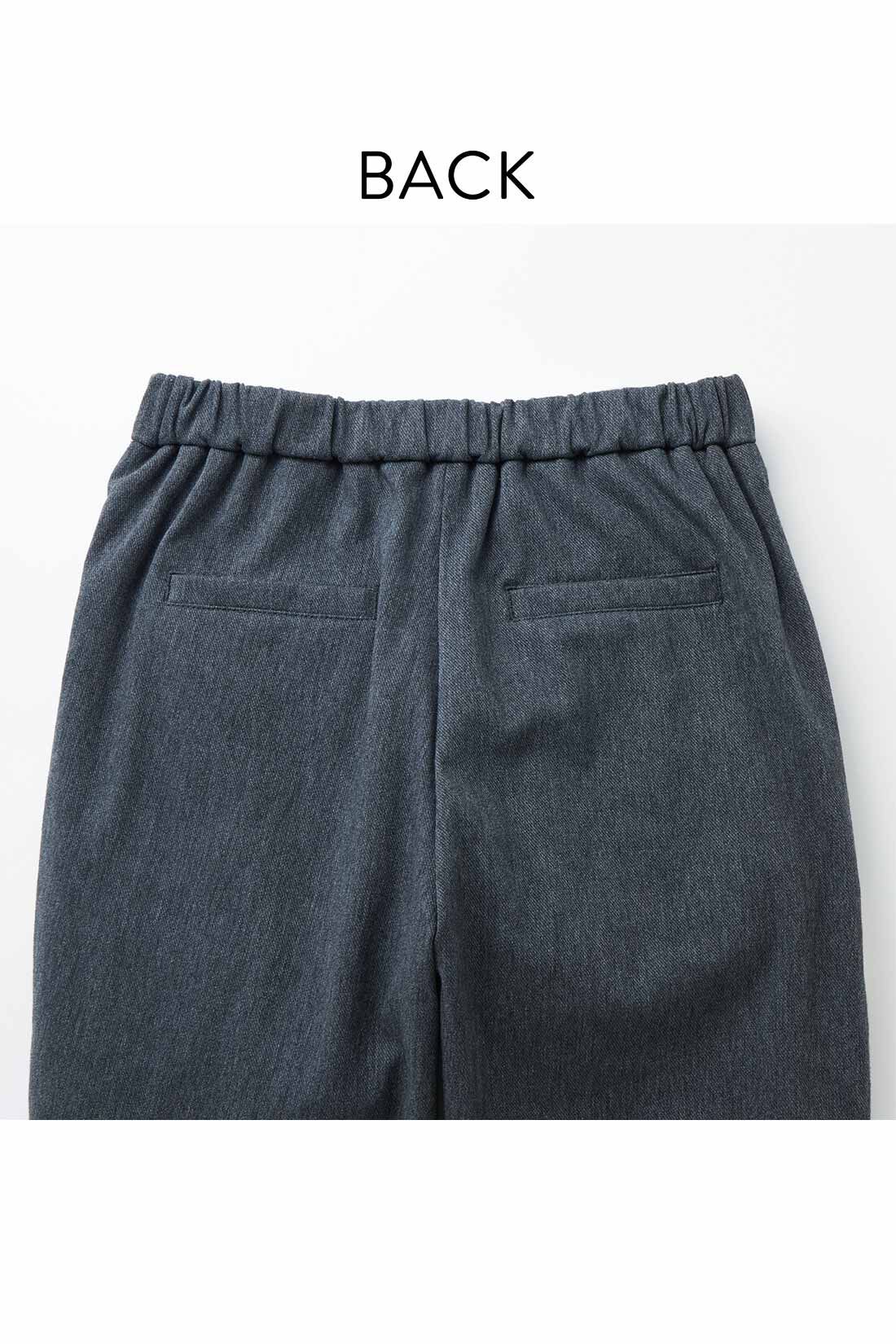 Live in  comfort|リブ イン コンフォート　きれい見えなのにしっかり暖か スッキリ裏ボアパンツ〈グレー〉|フェイクポケットで、ヒップまわりもすっきり。ウエストは総ゴム仕様でらくちん。