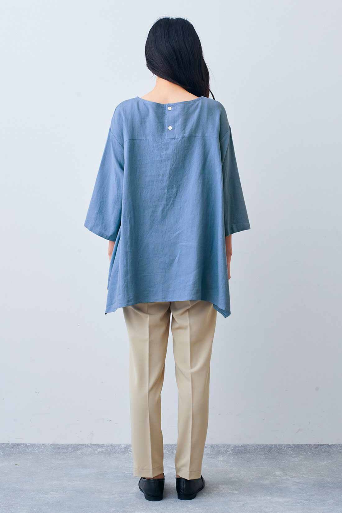 Live in  comfort|リブ イン コンフォート はまじとコラボ 揺れるヘムラインを楽しむ麻混トップス〈サンドベージュ〉