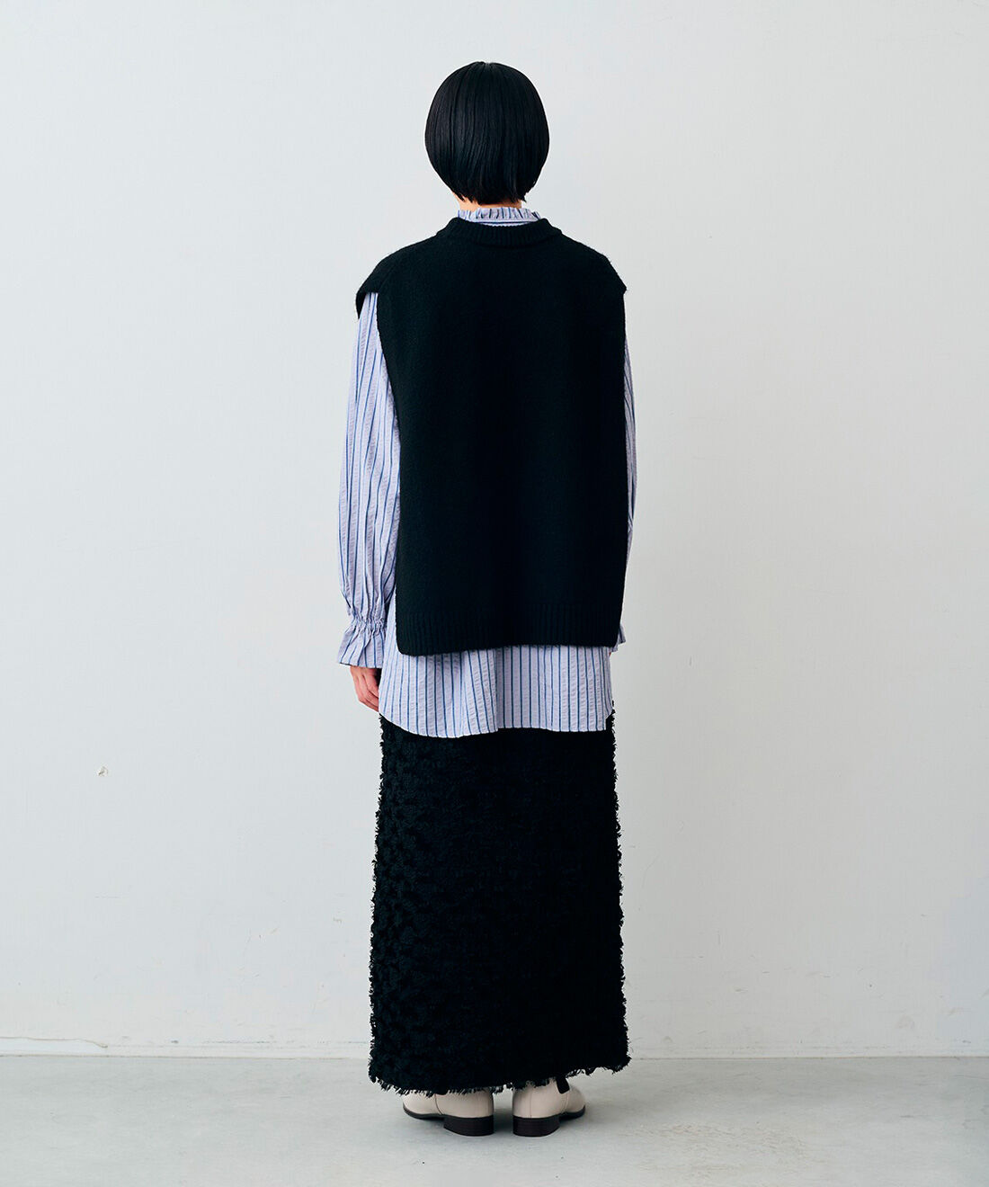 Live in  comfort| リブ　イン　コンフォート　ぐいーんと伸びる　軽やかさが素敵なフリンジスカート〈ブラック〉