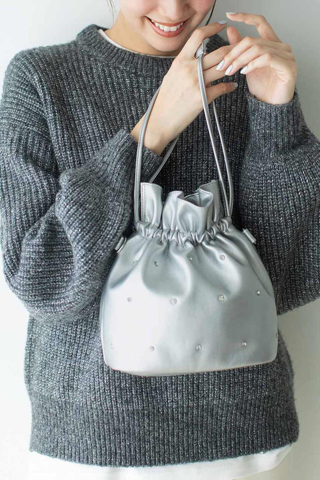 Live in  comfort|リブ イン コンフォート パッと着るだけで即華やぎ！ 大人ラメニットトップス〈チャコールグレー〉