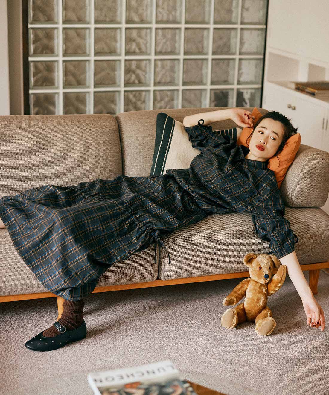 Live in  comfort|リブ イン コンフォート くぼっち★とコラボ スタイリッシュにチェックを楽しむ ドロストチェックスカート〈グレー〉