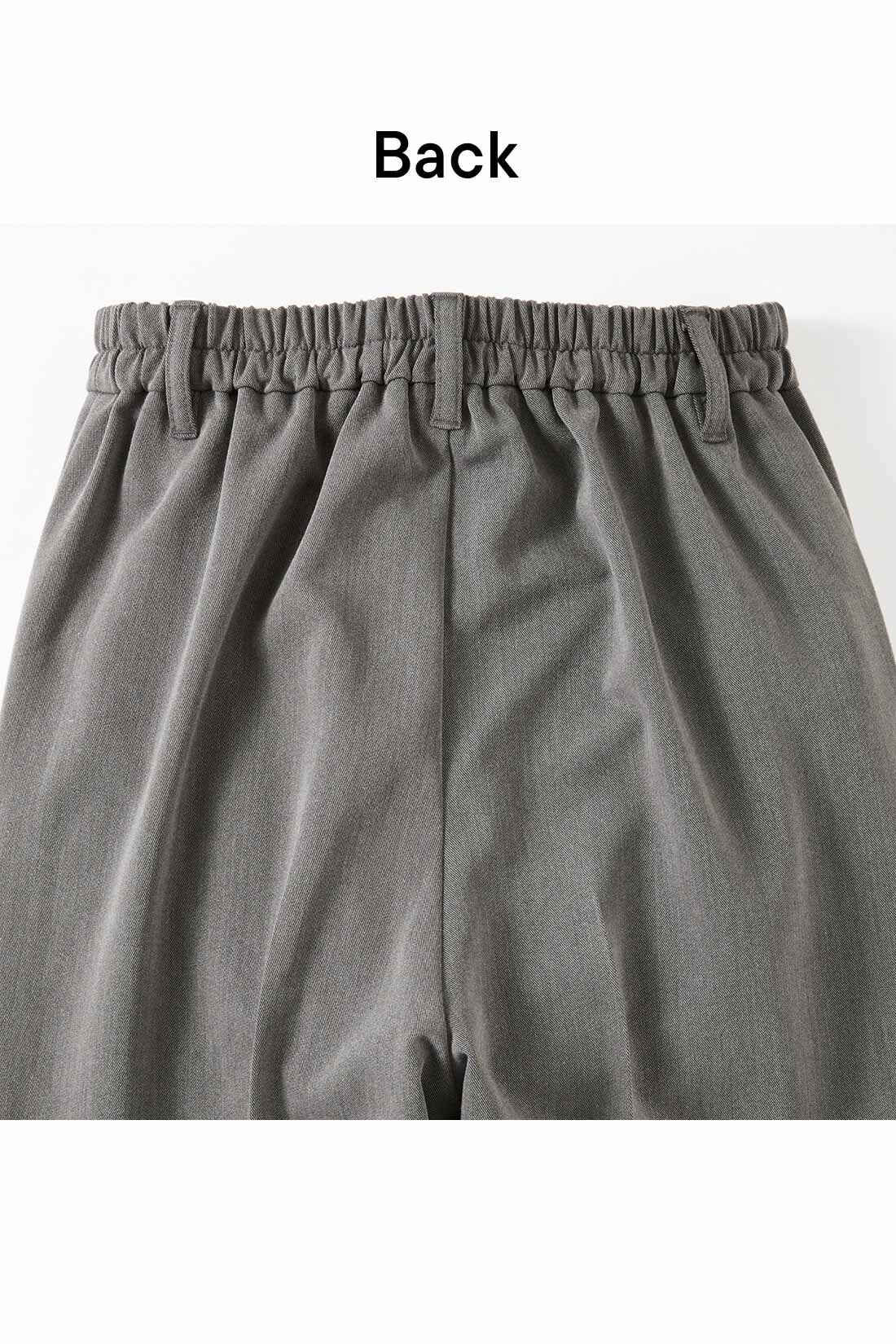 Live in  comfort|リブ イン コンフォート オンでもオフでも週7活躍！ きれいだねパンツ〈テーパード〉〈ベージュ〉|ウエストのわきから後ろはゴム仕様でらくちん。お届けするカラーとは異なります。