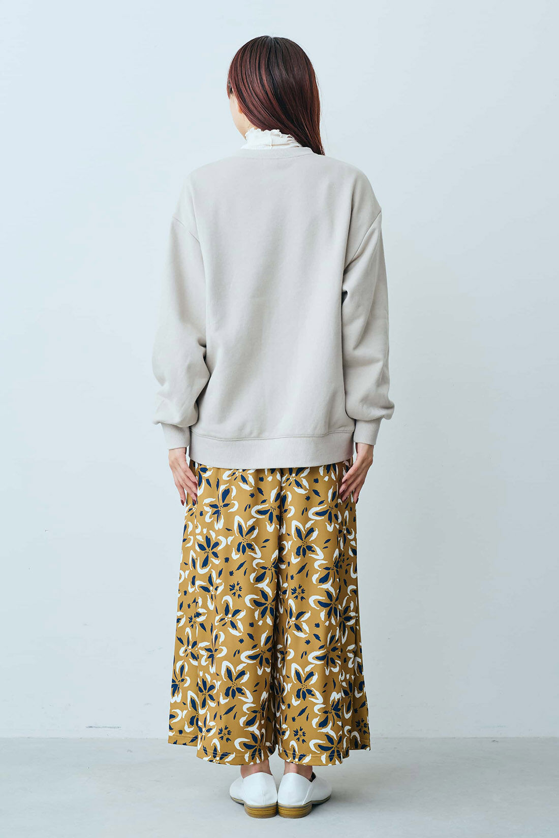 Live in  comfort|リブ イン コンフォート　Ｌｉｖｅ　Ｌｏｖｅ　ＣｏｔｔｏｎⓇプロジェクト　大人っぽく着られる　すそファスナースウェットトップス〈グレイッシュベージュ〉