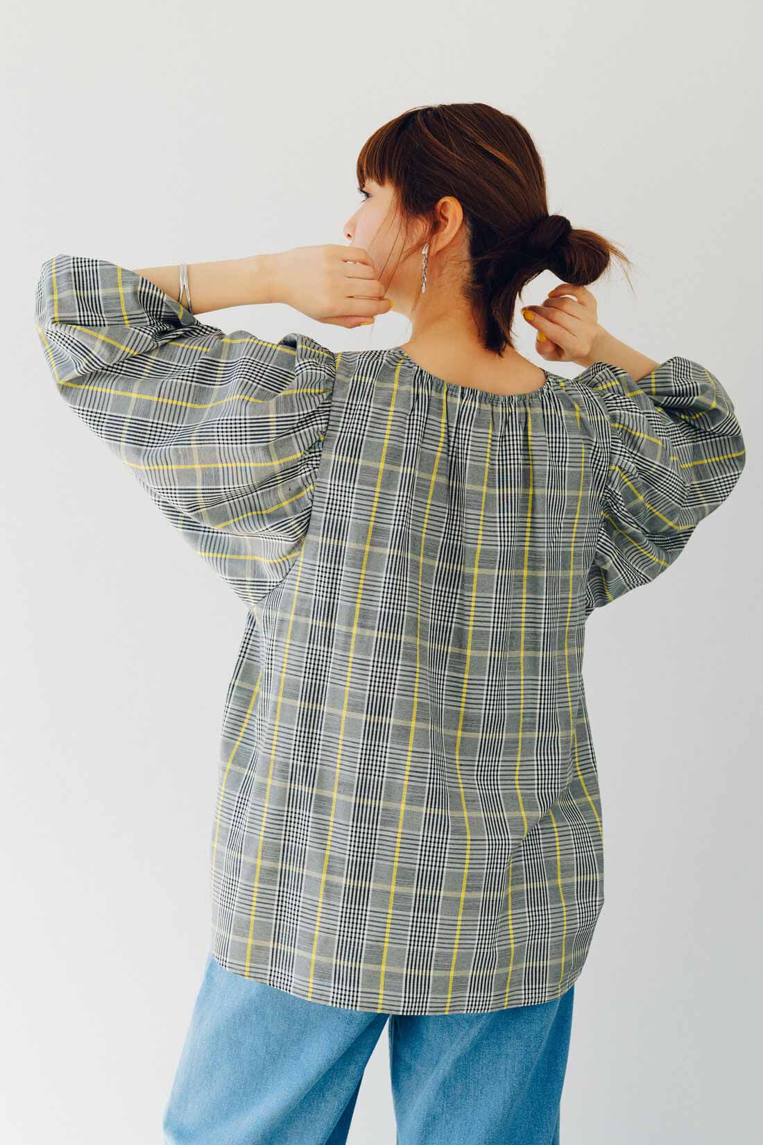 Live in  comfort|リブ イン コンフォート ネックギャザーで簡単に着られる！ ボリューム袖ブラウスの会