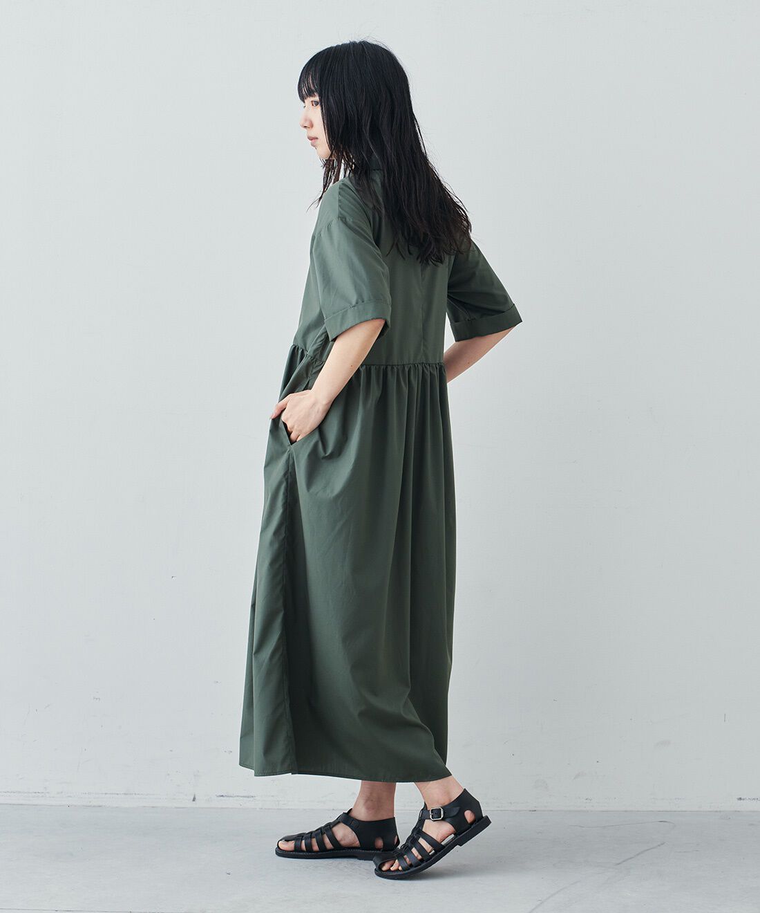 Live in  comfort|リブ イン コンフォート シンプルライフ研究家 マキさんとつくった お出かけ顔の撥水（はっすい）素材シャツワンピース
