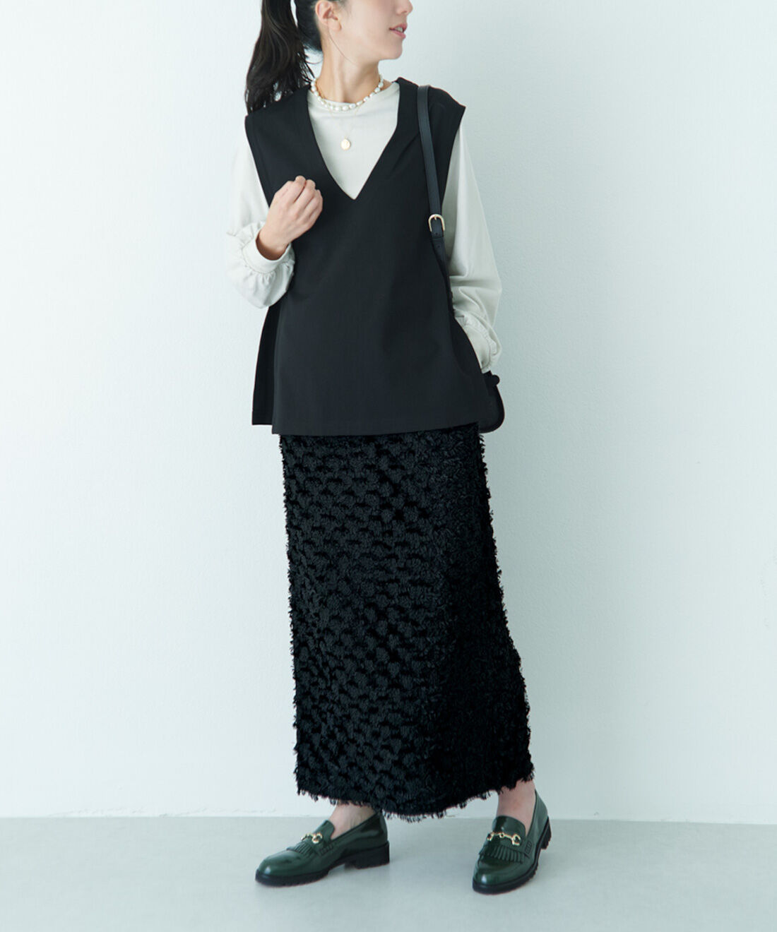 Live in  comfort| リブ　イン　コンフォート　ぐいーんと伸びる　軽やかさが素敵なフリンジスカート〈ブラック〉