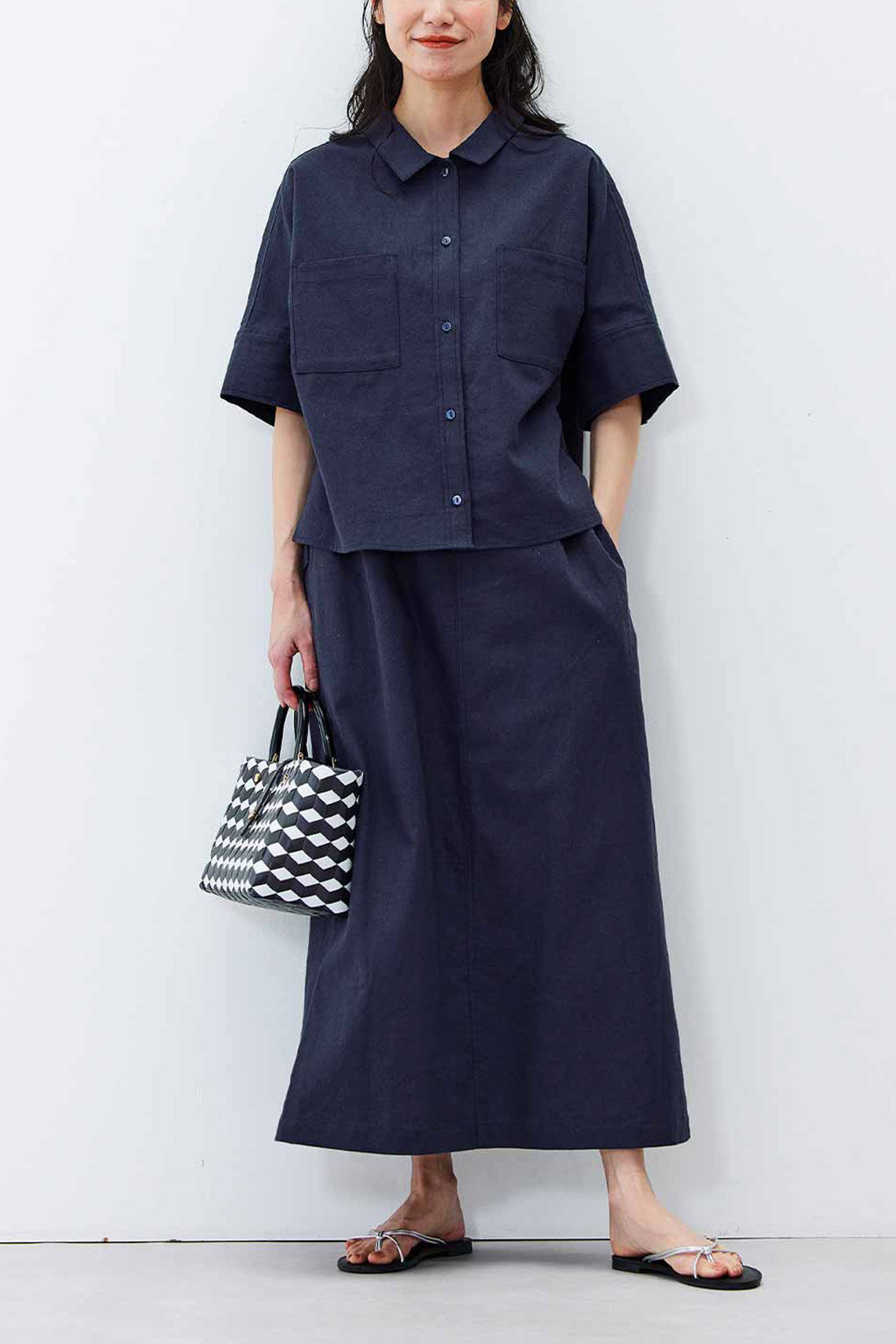 Live in  comfort|リブ イン コンフォート くぼっち★とコラボ 麻混素材のシャツ＆スカートセットアップ〈ダークネイビー〉