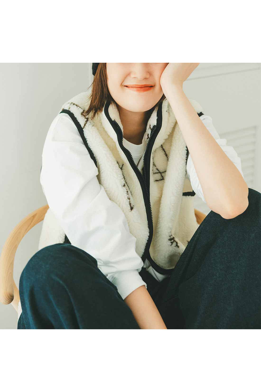 Live in comfort［リブインコンフォート］|リブ イン コンフォート 栞里ちゃんとつくった 毎日大活躍！ 幾何学柄プリントのボアベスト〈アイボリー〉