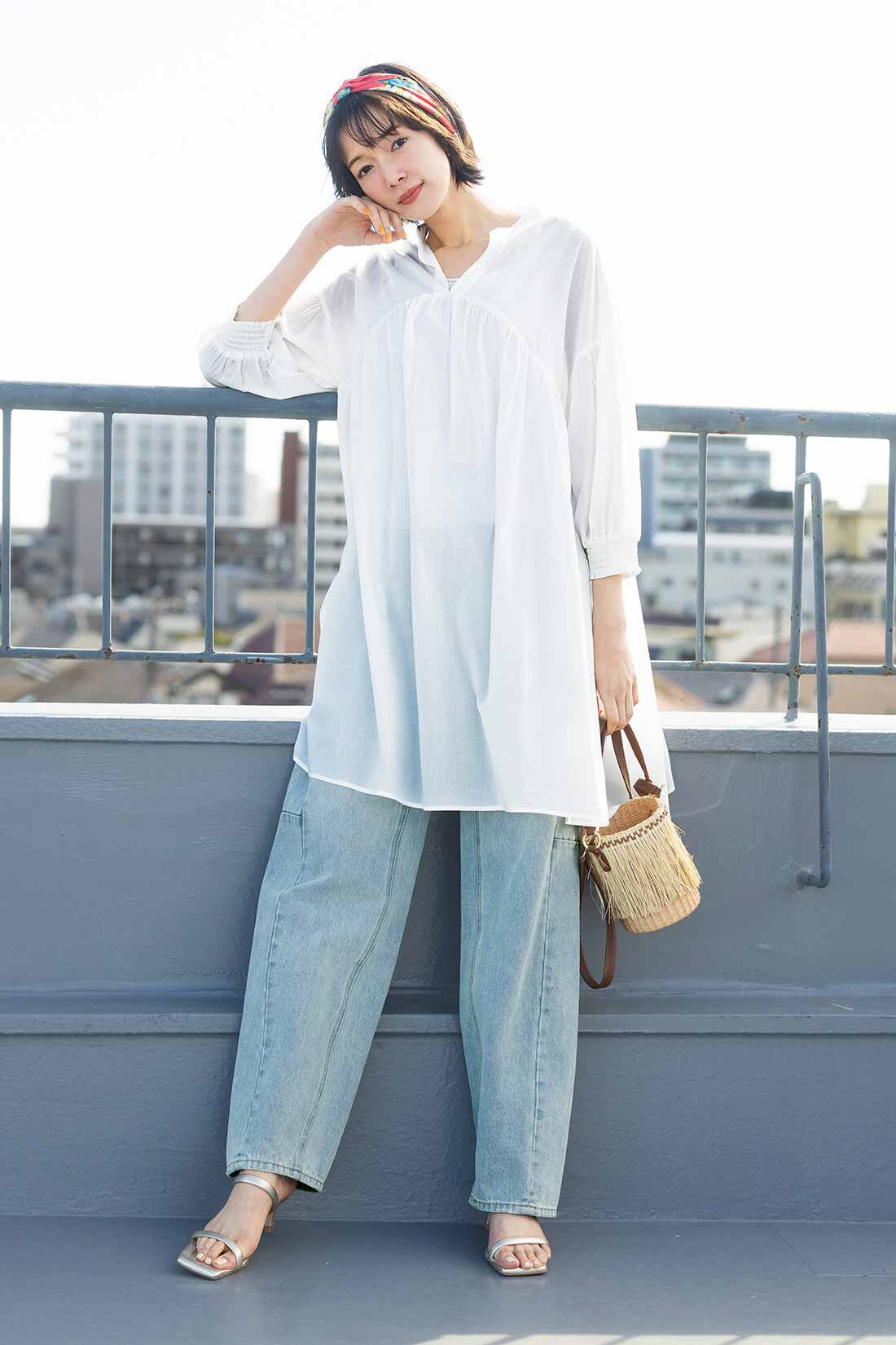 Live in  comfort|リブ イン コンフォート くぼっち★とコラボ はくだけでオシャレ見えする 大人にちょうどいいカーブデニムパンツ〈ライトブルー〉