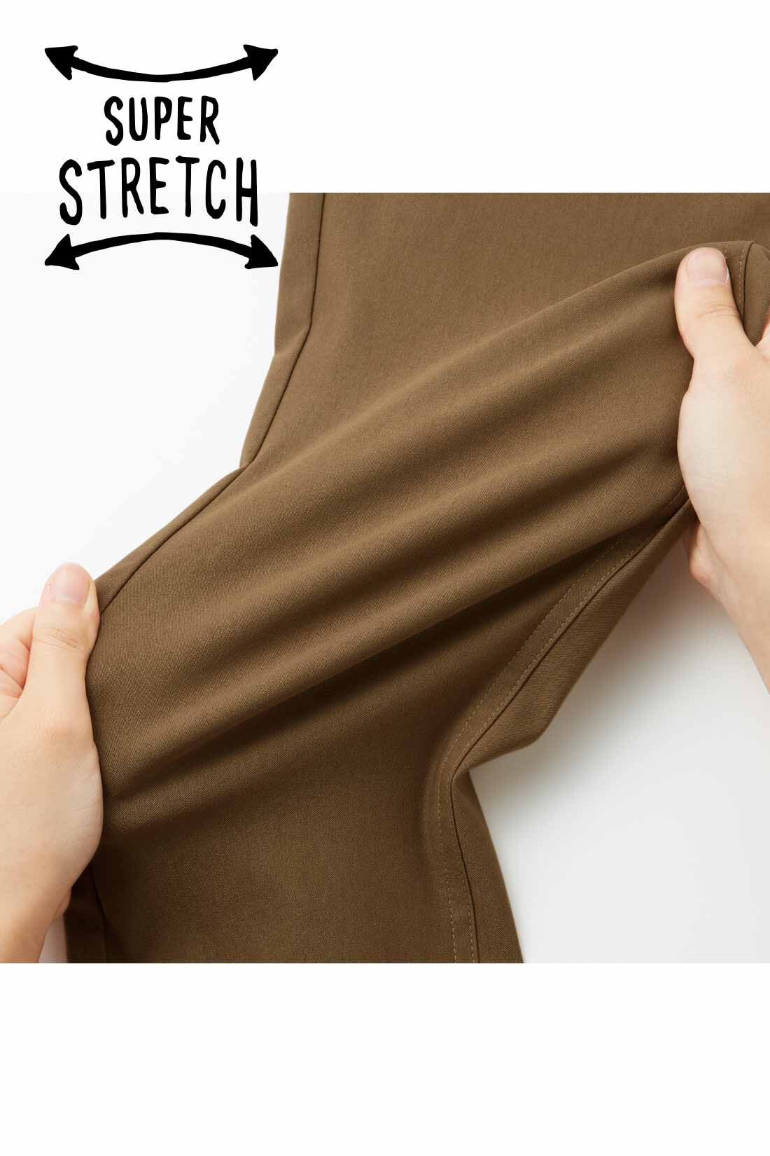 Live in  comfort|リブ イン コンフォート ぐーんと伸びてノンストレス スッキリ美脚なスーパー伸び軽ストレートパンツの会|おもしろいほどよく伸びる、スーパーストレッチ素材。キックバックも抜群でひざが出にくくきれいなシルエットが長続きします。