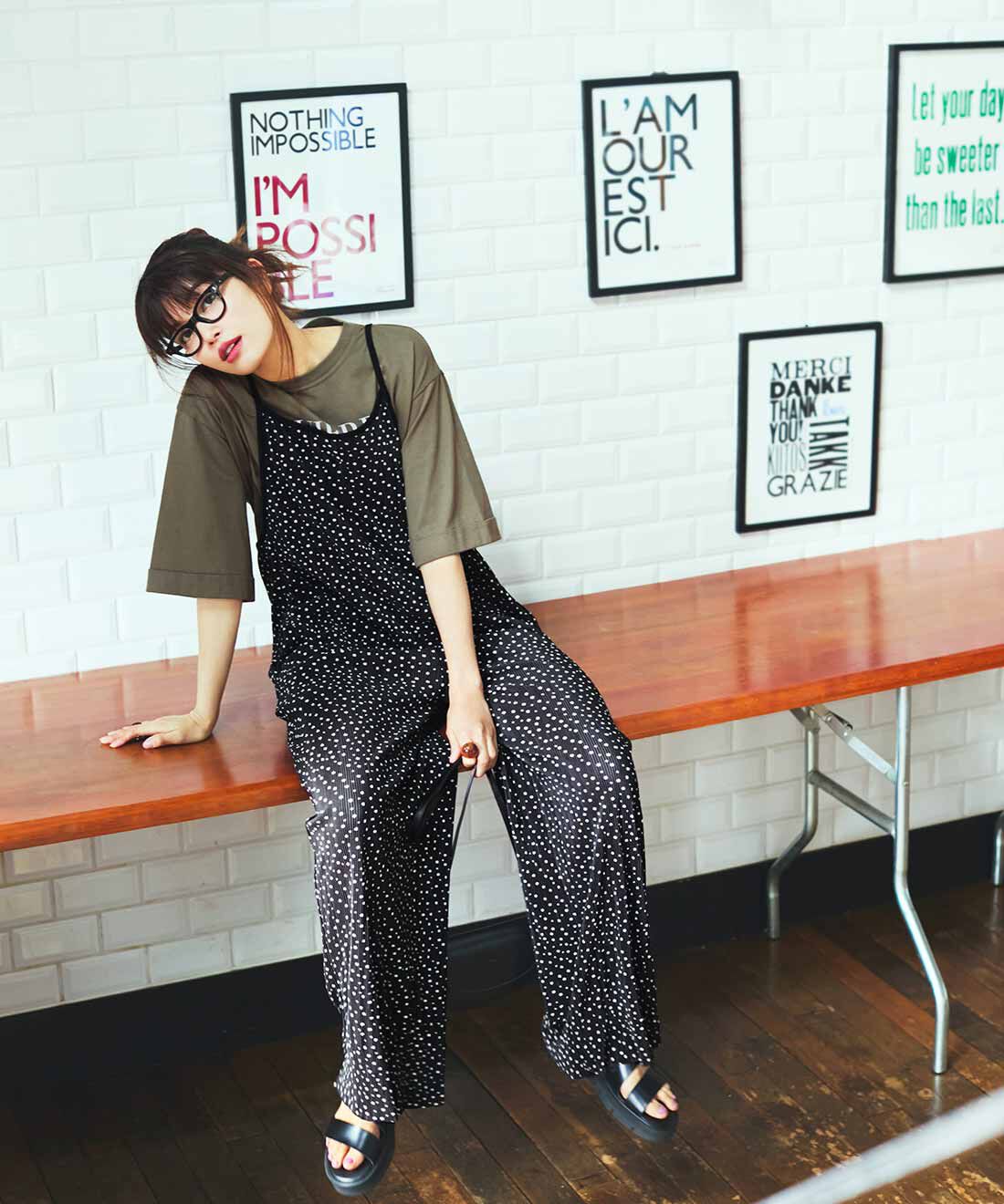 Live in  comfort|リブ イン コンフォート 驚くほどの伸びやかさでとってもらくちんなプリーツ素材のオールインワン〈ブラックドット〉