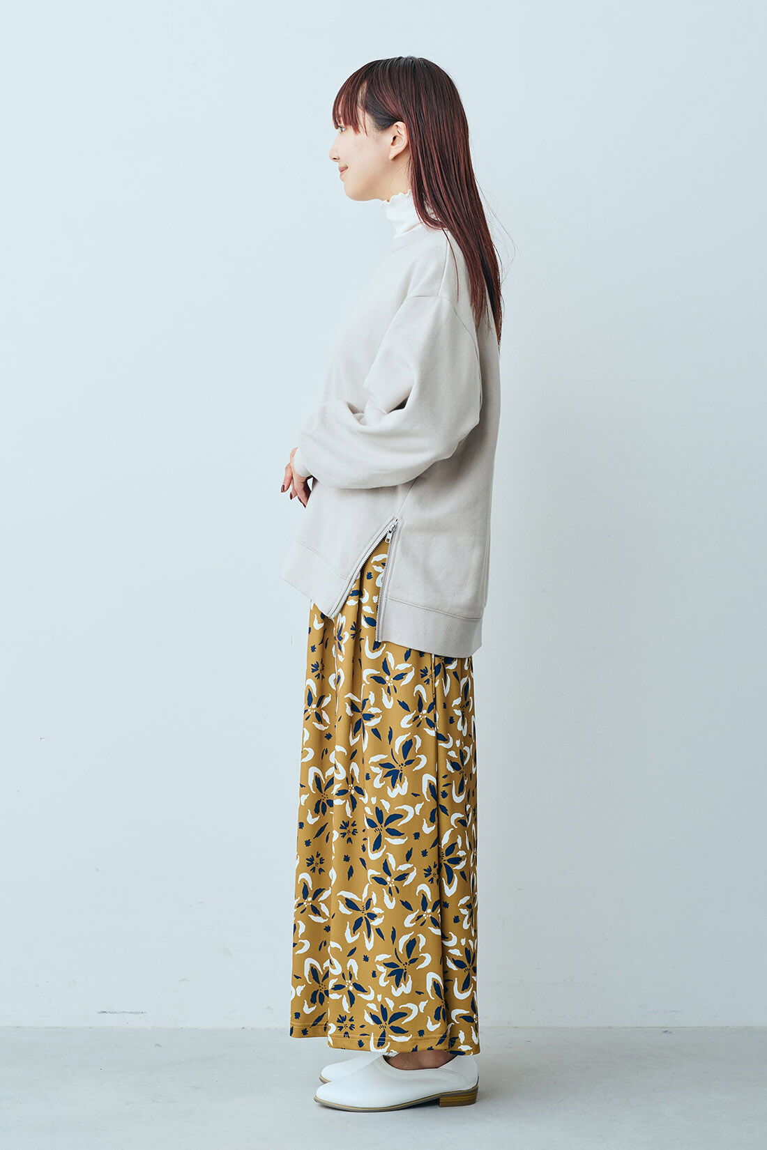 Live in  comfort|リブ イン コンフォート　Ｌｉｖｅ　Ｌｏｖｅ　ＣｏｔｔｏｎⓇプロジェクト　大人っぽく着られる　すそファスナースウェットトップス〈グレイッシュベージュ〉