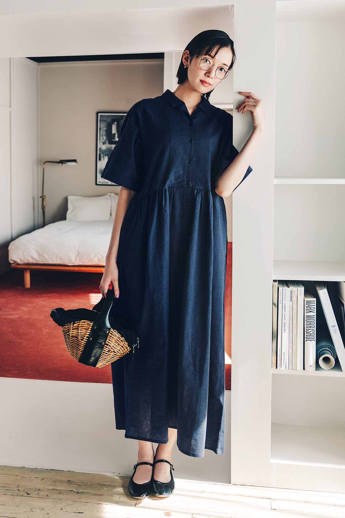 Live in  comfort|リブ イン コンフォート 人気スタイリスト 石上 美津江さんとつくった 麻混上品ワンピース〈ブルーチェック〉