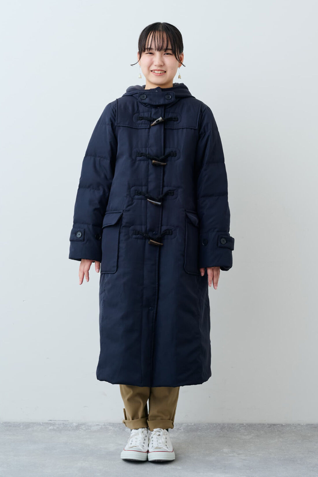 Live in  comfort|リブ イン コンフォート くぼっち★とコラボ 軽やかにこなれ見えする 撥水ロングダッフルダウンコート〈チャコールネイビー〉|身長：158cm　着用サイズ：M