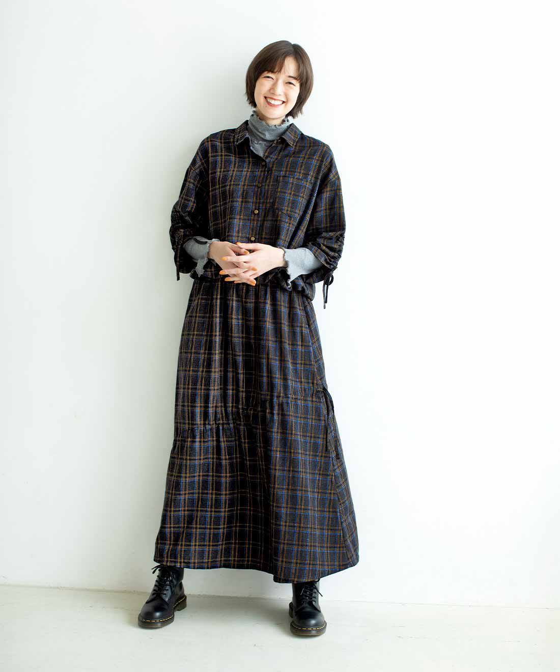 Live in  comfort|リブ イン コンフォート くぼっち★とコラボ スタイリッシュにチェックを楽しむ ドロストチェックシャツジャケット〈グレー〉