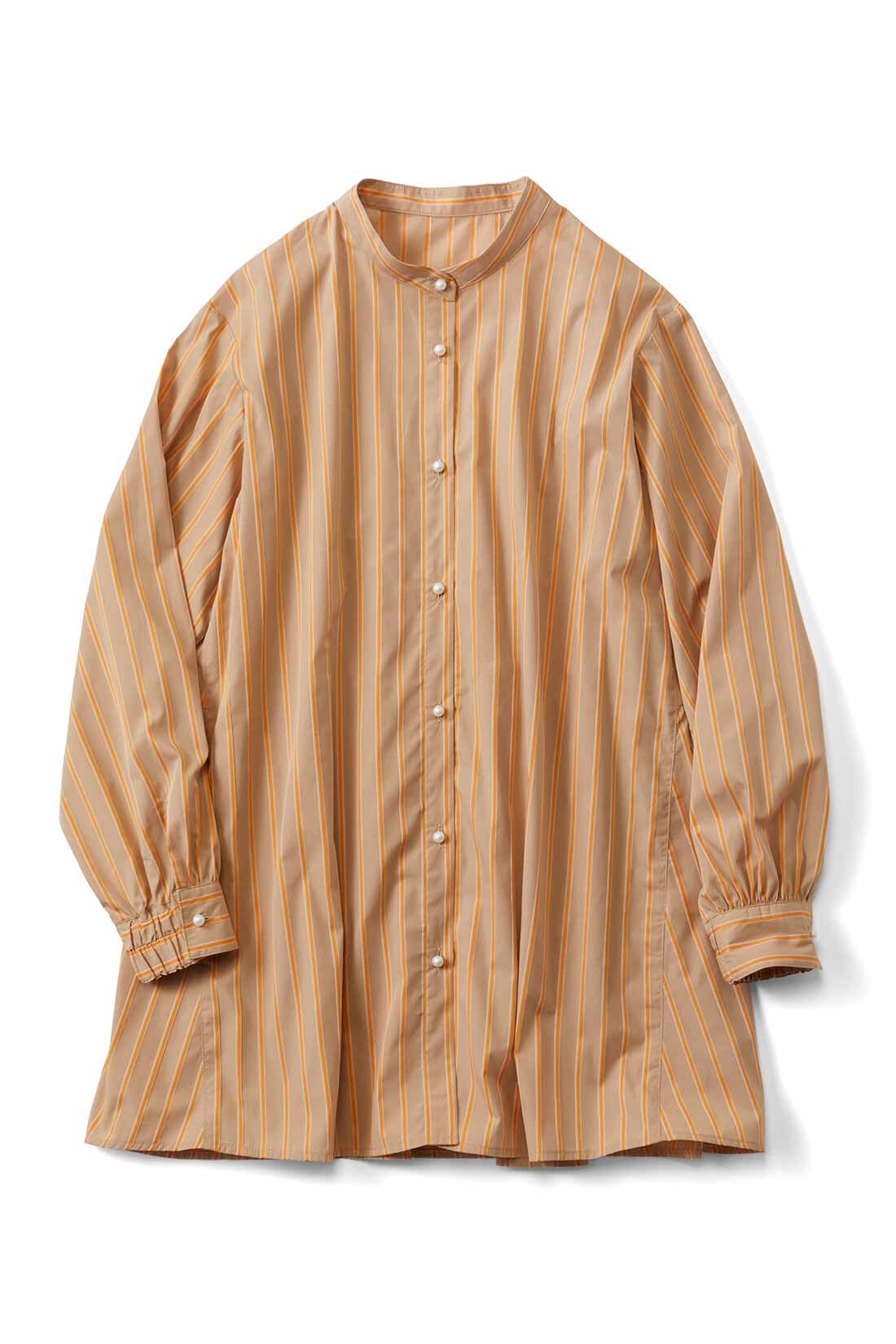 Live in  comfort|リブ イン コンフォート　パール調ボタンで品よくかわいい 後ろギャザーのひらりフレアーシャツチュニック〈ベージュストライプ〉|ベージュストライプ