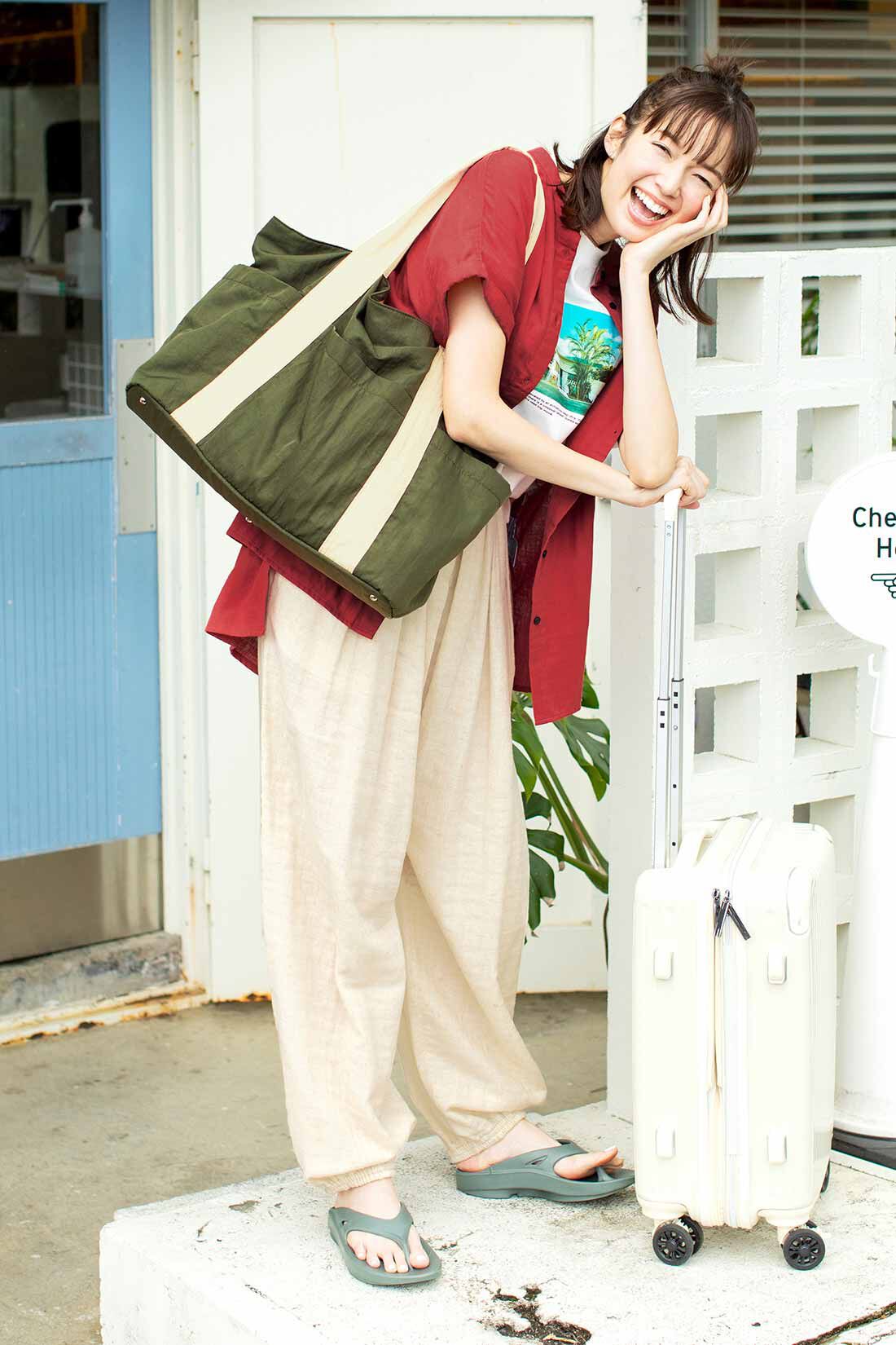 Live in  comfort|リブ イン コンフォート ふんわり軽やかダブルガーゼ 上品フレンチブラウス〈サーモンレッド〉