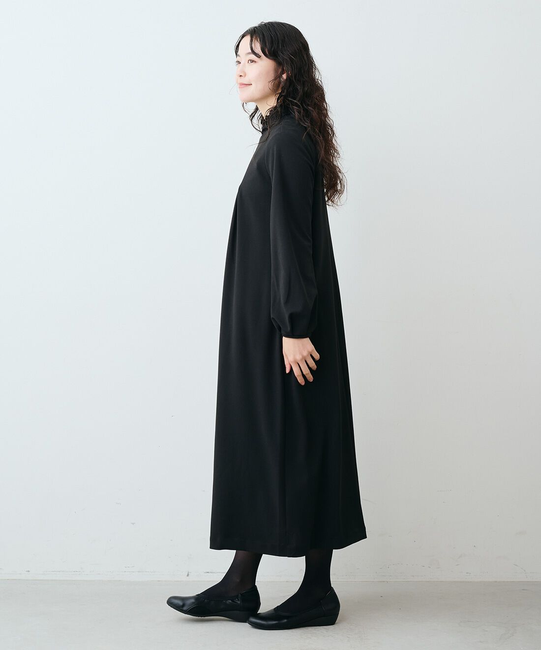 Live in comfort［リブインコンフォート］|リブ イン コンフォート レースの付け衿が素敵に華やぐ カットジョーゼットワンピース〈ブラック〉