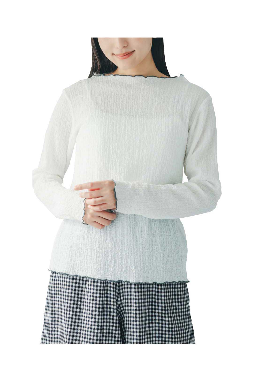 Live in  comfort|リブ イン コンフォート　ちょい足しでオシャレ度アップ！ コットン混のぽこぽこトップス〈ブラック〉|適度にゆとりを持たせたシルエットで、からだのラインを拾いすぎません。　※お届けするカラーとは異なります。