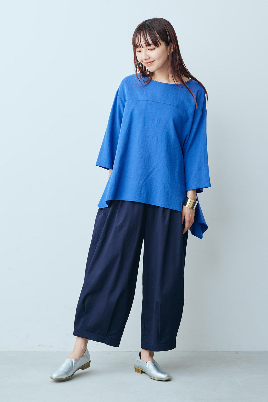 Live in  comfort|リブ イン コンフォート　Ｌｉｖｅ　Ｌｏｖｅ　ＣｏｔｔｏｎⓇプロジェクト　シルエットチェンジでコーデ自在な　ぷっかりコットンパンツ〈ネイビー〉