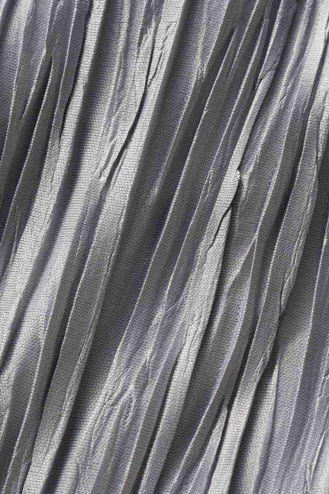 Live in  comfort|リブ イン コンフォート　驚くほどのらくちんさ！ ほどよくきれいに見える プリーツパンツ〈グレー〉|上品な光沢感のランダムプリーツは、カットソー素材なので伸びやかでらくちん。