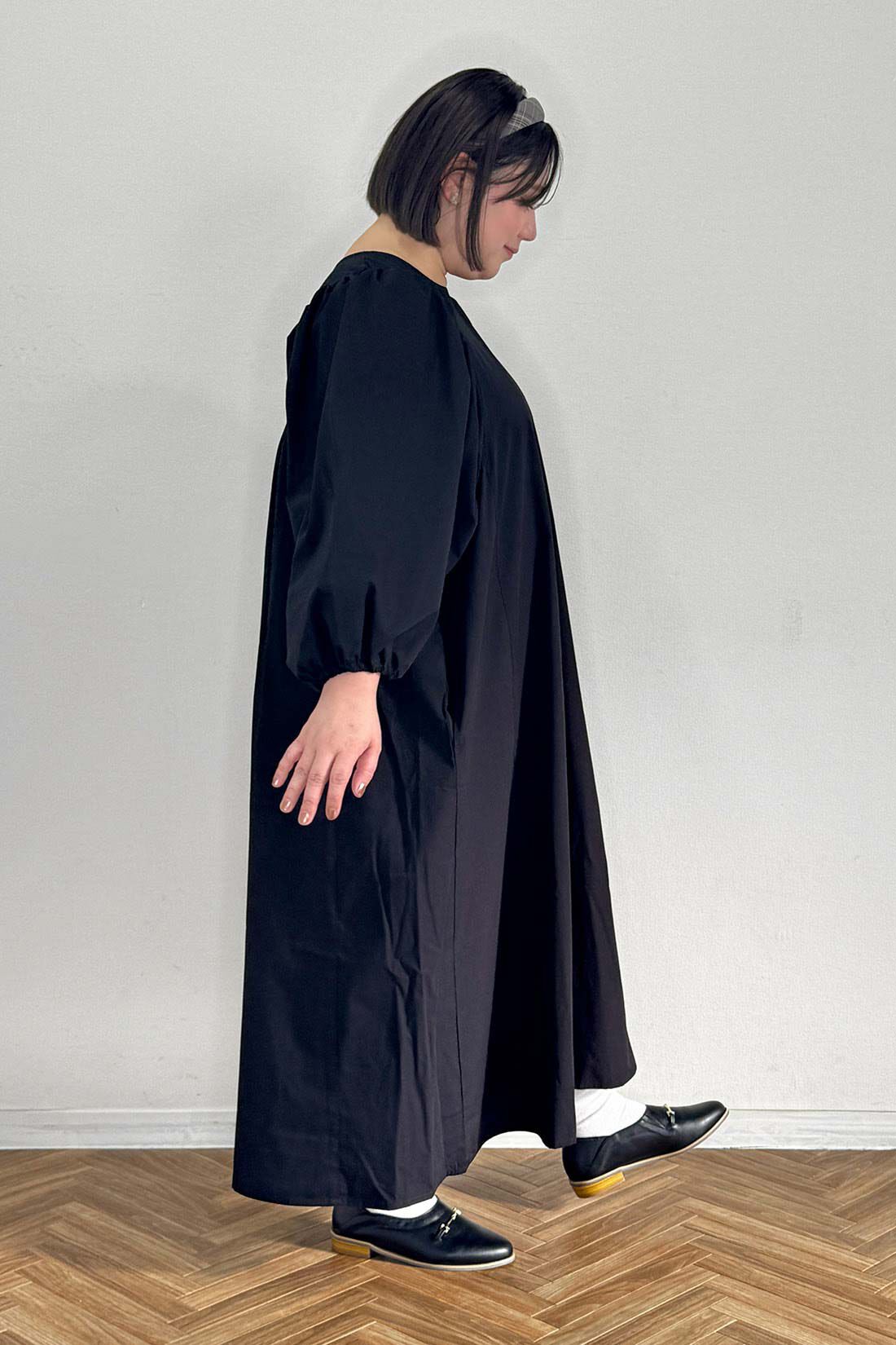 Live in  comfort|はまじとコラボ 華やか 華奢見え ボリューム パフ スリーブ ワンピース ブラック 黒のコーディネート