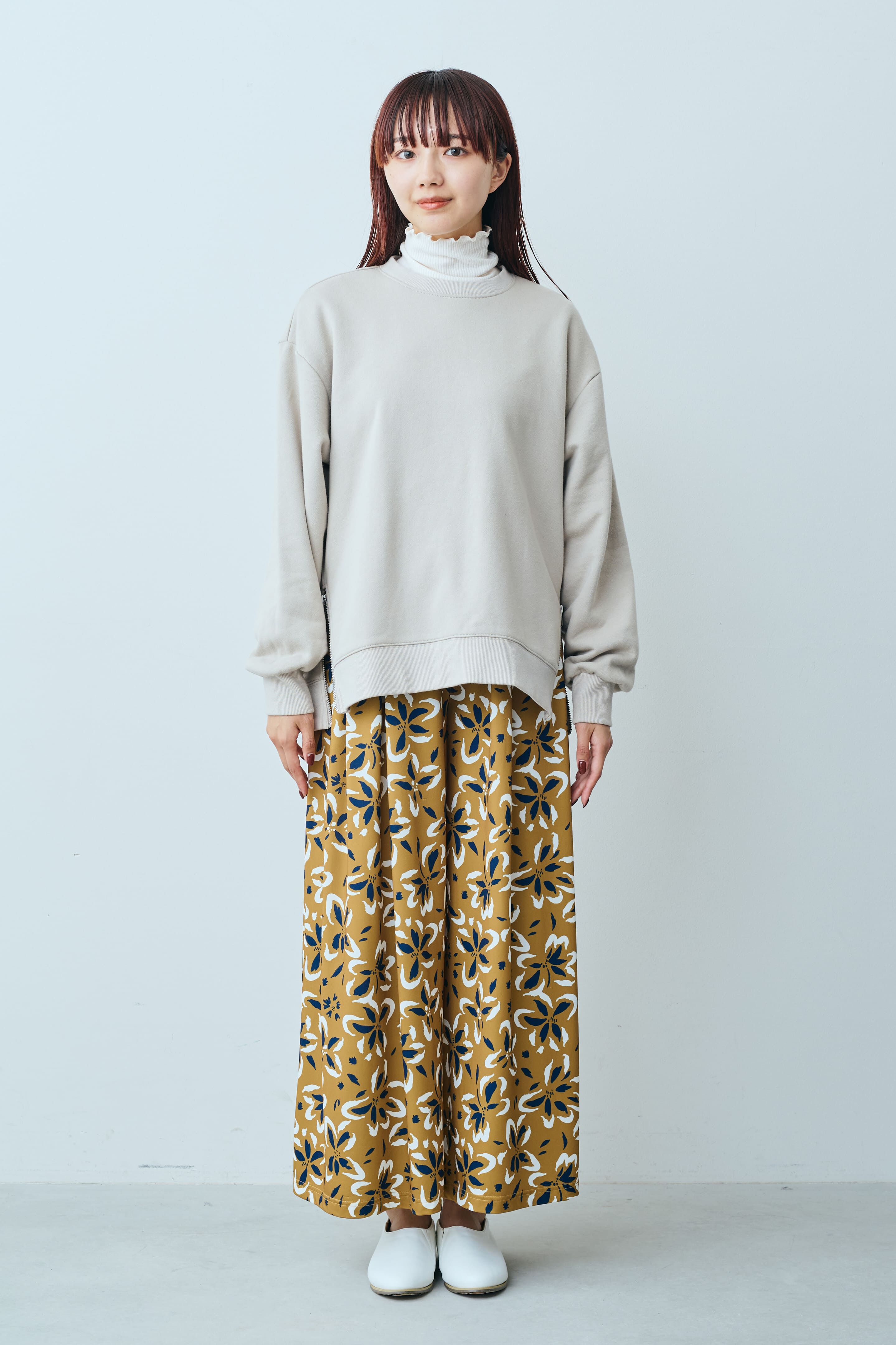Live in  comfort|リブ イン コンフォート　Ｌｉｖｅ　Ｌｏｖｅ　ＣｏｔｔｏｎⓇプロジェクト　大人っぽく着られる　すそファスナースウェットトップス 〈グレイッシュベージュ〉