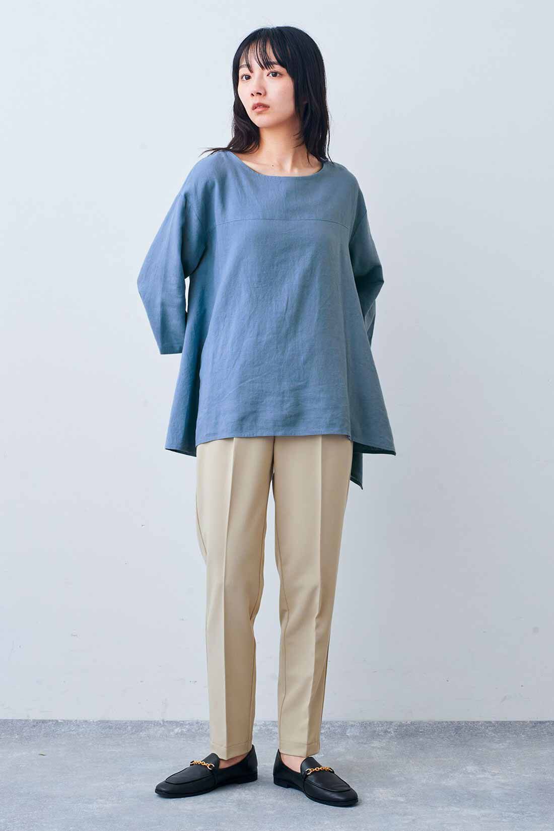 Live in  comfort|リブ イン コンフォート はまじとコラボ 揺れるヘムラインを楽しむ麻混トップス〈サンドベージュ〉