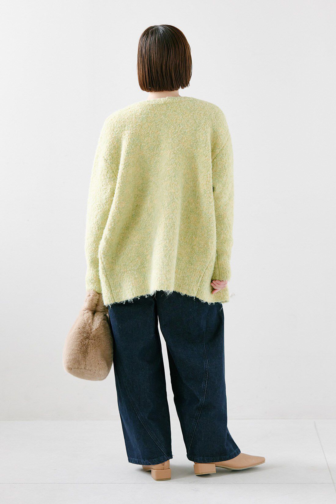 Live in  comfort|リブ イン コンフォート 吸湿発熱コットン素材のこだわりほか綿白Tシャツ|モデル身長:150cm　着用サイズ:S