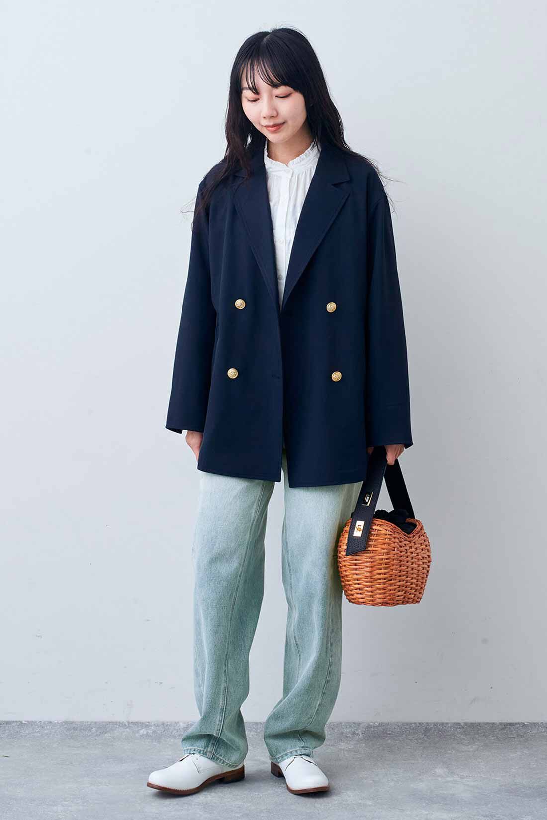 Live in  comfort|リブ イン コンフォート くぼっち★とコラボ はくだけでオシャレ見えする 大人にちょうどいいカーブデニムパンツ〈ライトブルー〉