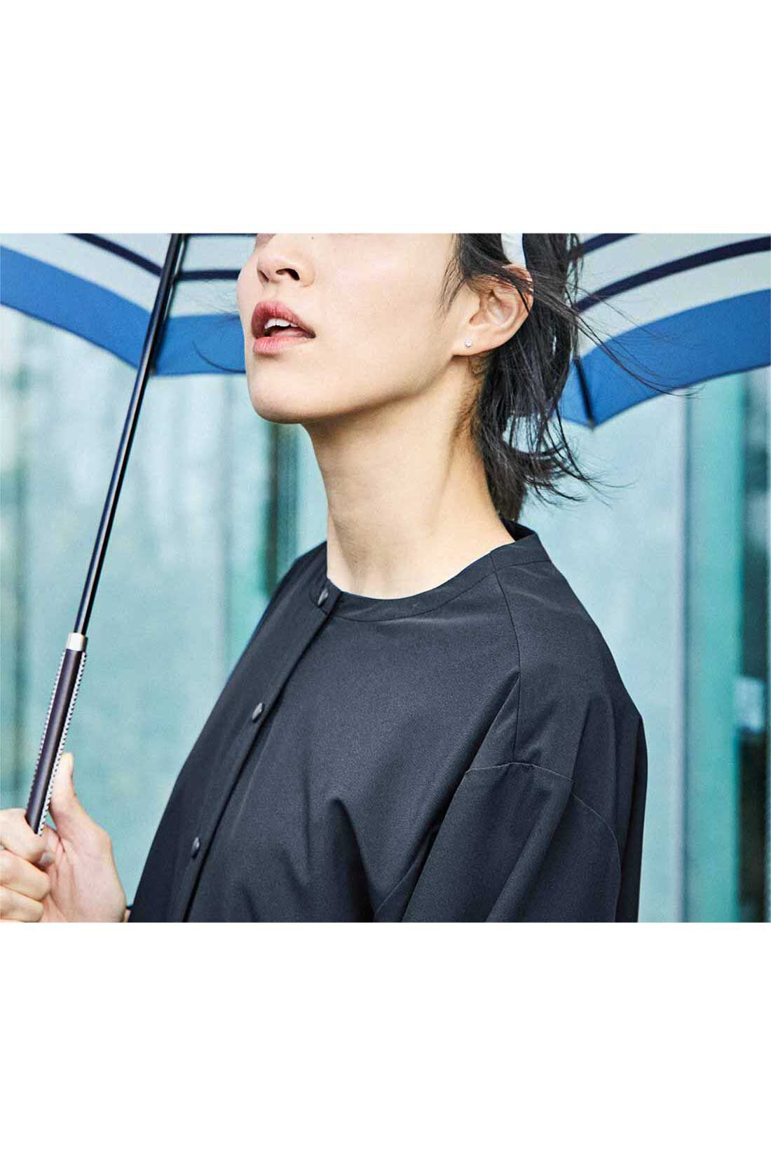 Live in  comfort|リブ イン コンフォート　雨の日も余裕　軽やか撥水（はっすい）素材のセットアップ〈チャコールグレー〉