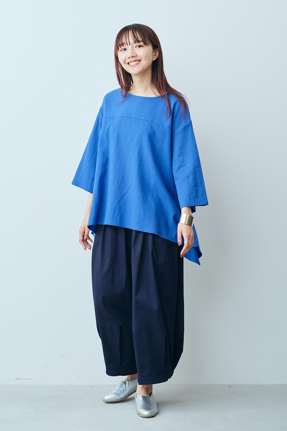 Live in  comfort|リブ イン コンフォート　Ｌｉｖｅ　Ｌｏｖｅ　ＣｏｔｔｏｎⓇプロジェクト　シルエットチェンジでコーデ自在な　ぷっかりコットンパンツ〈ネイビー〉