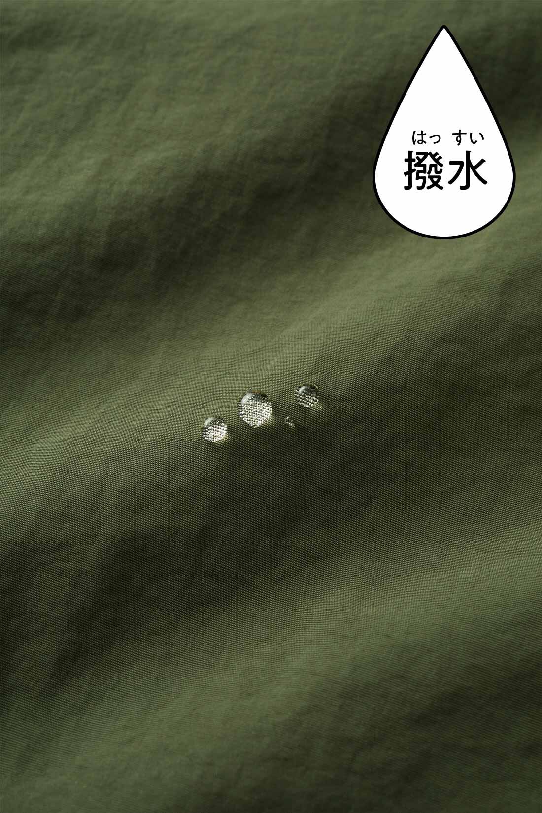 Live in comfort［リブインコンフォート］|リブ イン コンフォート はまじとコラボ 撥水（はっすい）なのにムレにくい！ こだわりワークパンツ〈カーキ〉|撥水性があり多少の雨濡れも平気。薄くて軽く、張りのある素材。