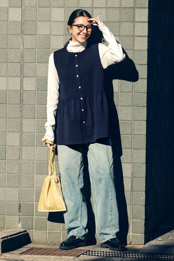Live in  comfort | くぼっち★ 大人にちょうどいい カーブデニム パンツ ライトブルー ブルー