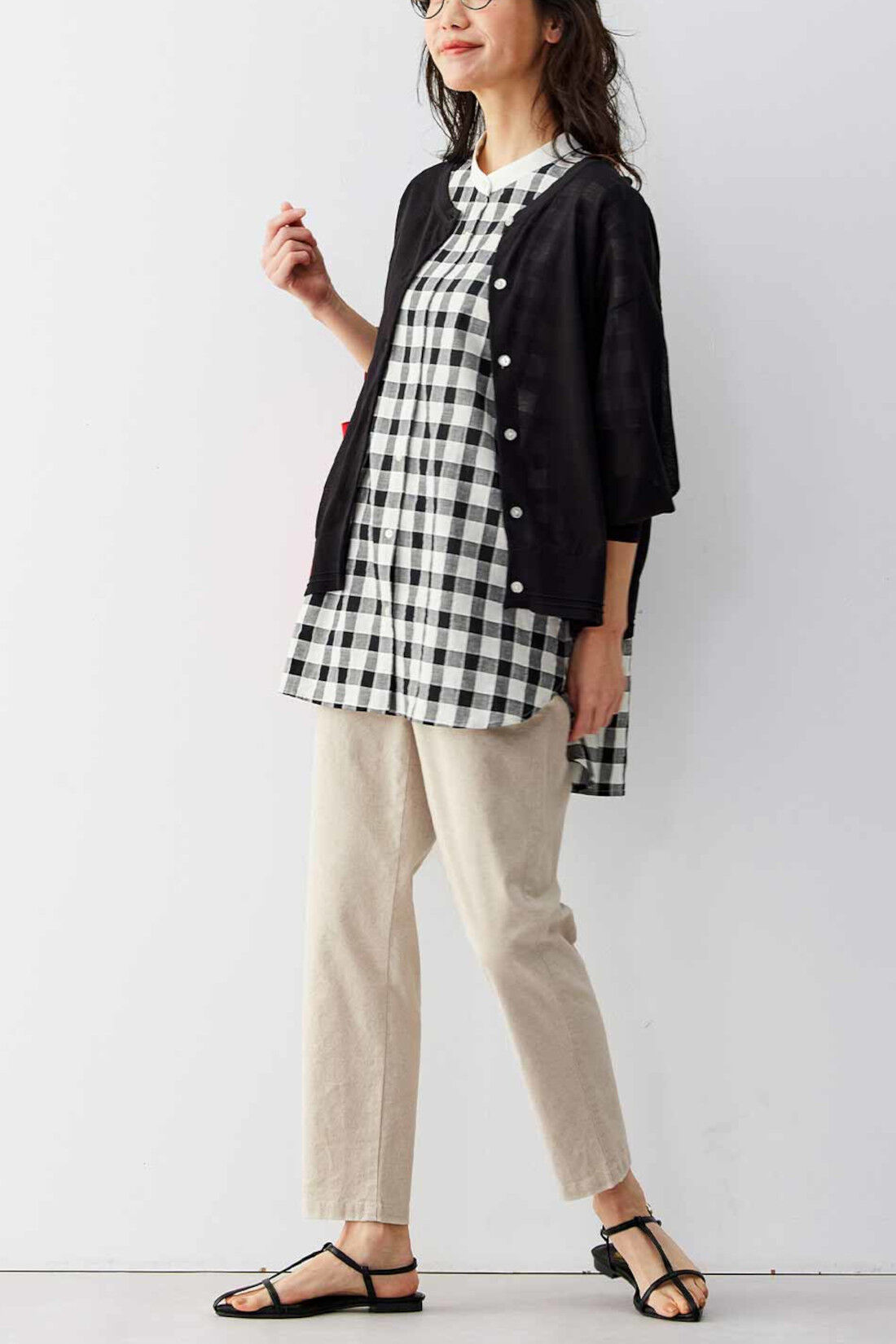 Live in  comfort|リブ イン コンフォート   ブロックチェックシャツと白パンツの涼やかモノトーンコーデセット