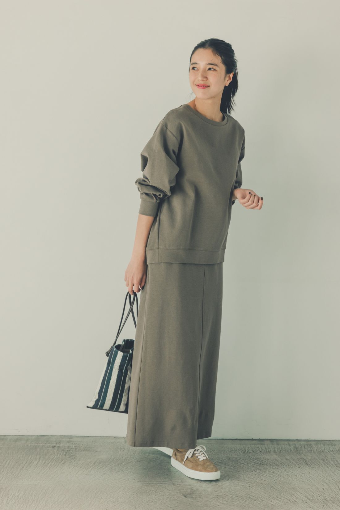 Live in  comfort|リブ イン コンフォート くぼっち★とコラボ ハリ感＆伸びる素材できれい見えする カットソーセットアップ